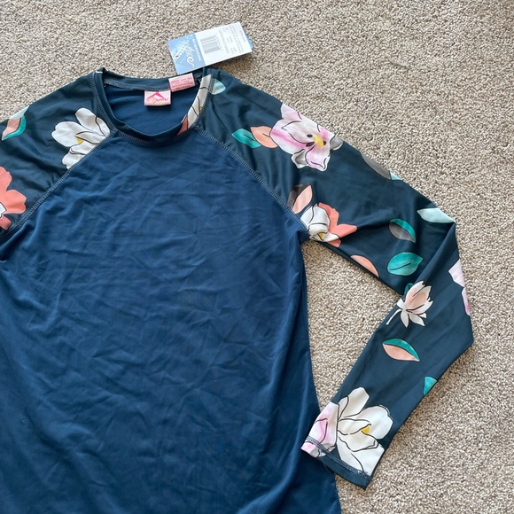 NEW Womens Rashguard- Size Medium - Picture 2 of 4